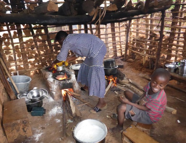 Furaha cooks a feast, Mutendero